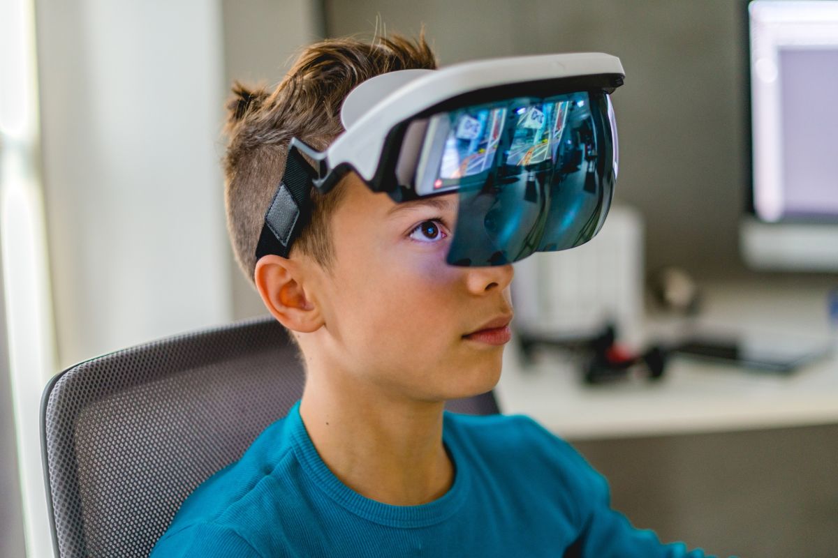 A kid using Interactive Augmented Reality Machine