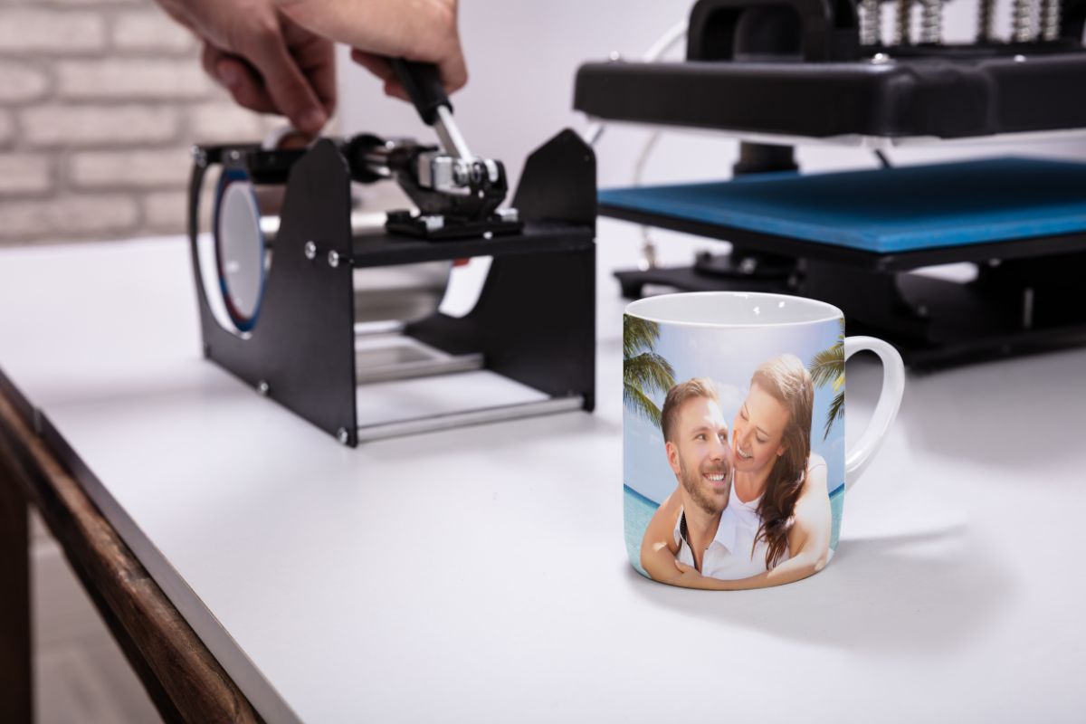 A print on demand cup for the customer with high profit margin because of personal photo.