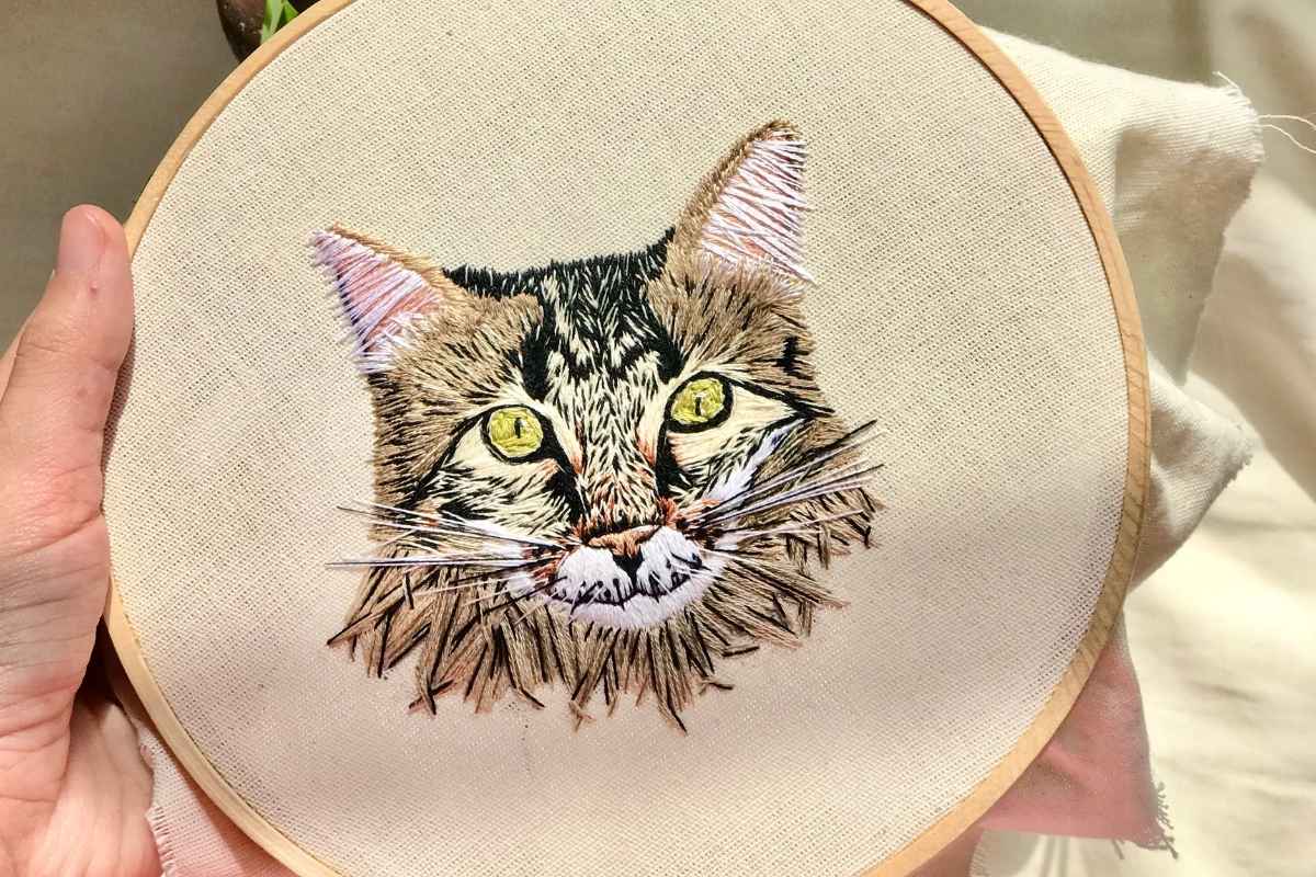 Handmade embroidery with high quality cat design.