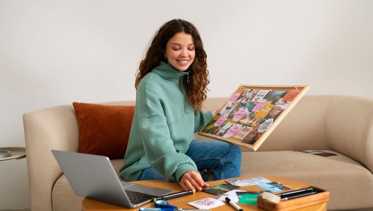 A lady searching best places to sell art online to sell her artwork on laptop