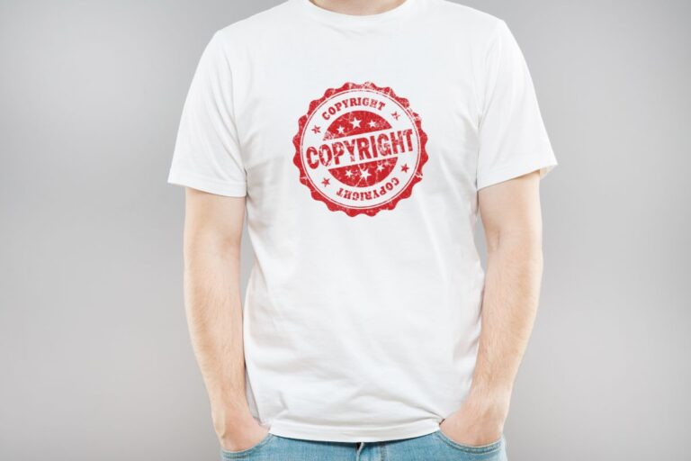 A person wearing a t-shirt with a copyright sign on it, illustrating that t-shirt designs can be protected