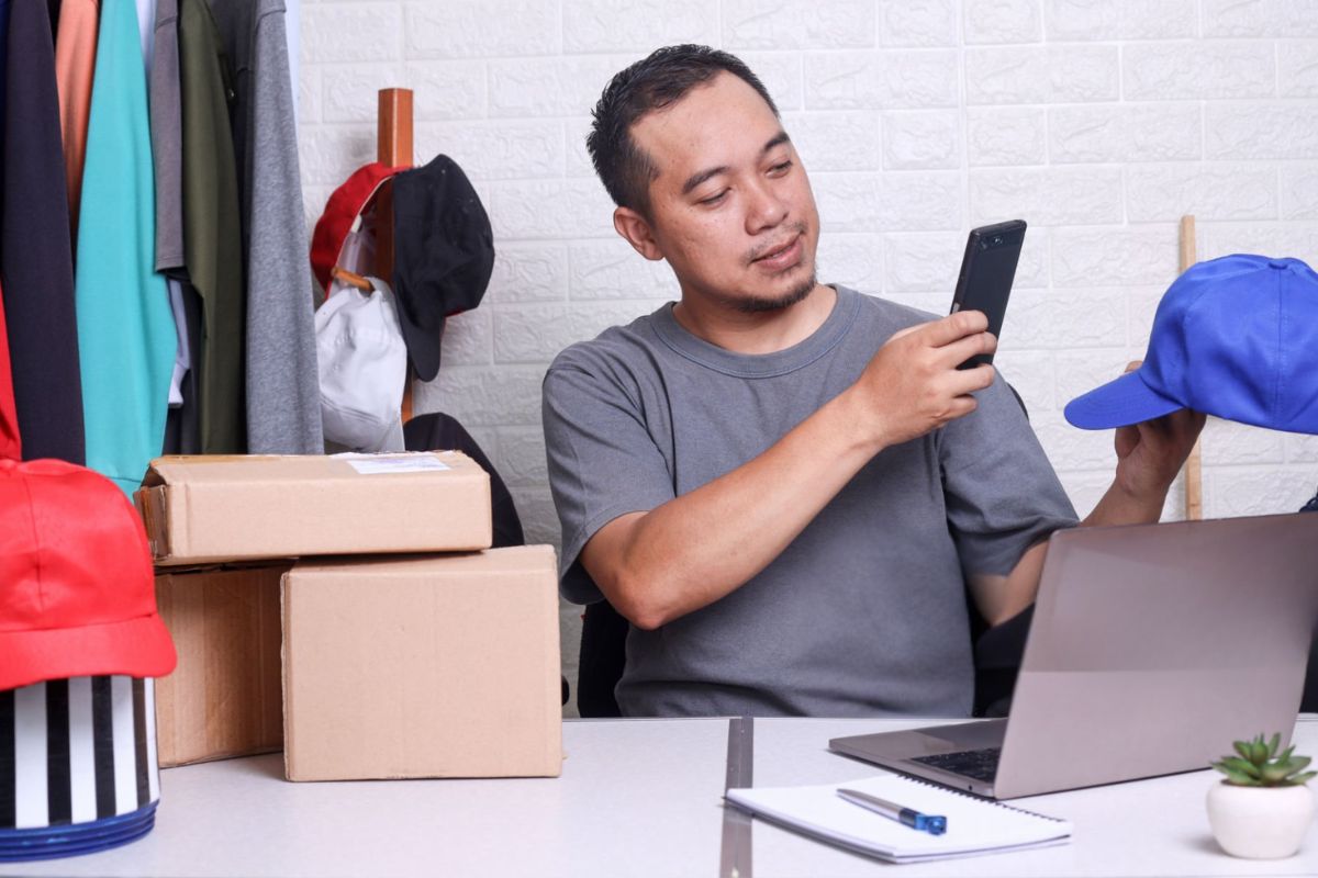 A person selling personalized flat bill hat online