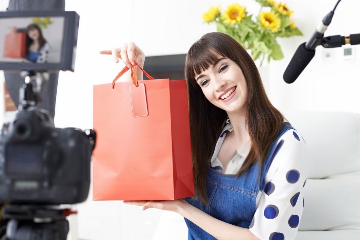 A lady is selling custom canvas tote bags online through her social media followers