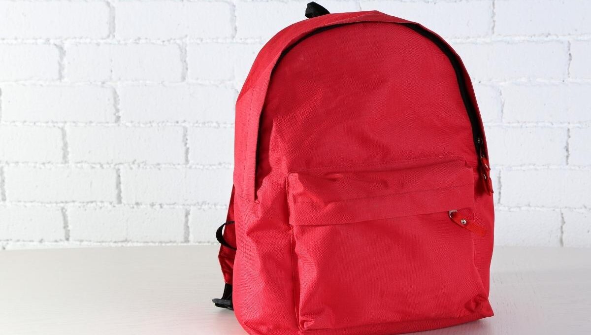 The image shows a red-colored school bag that can be customized