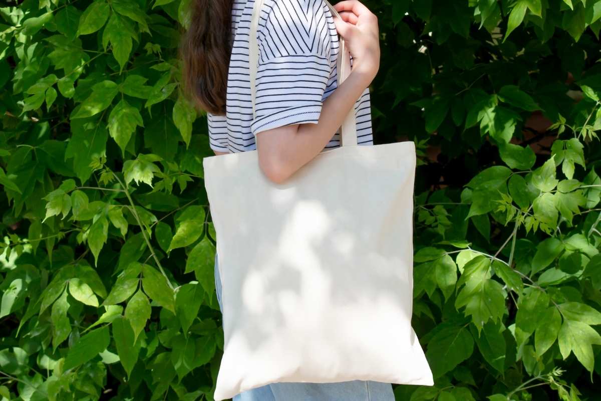 A lady holding cotton tote bag