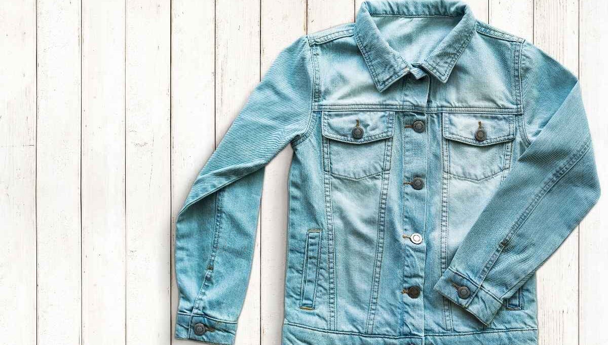 A men’s denim jacket from the mens-denim-jacket-guide is shown in the image