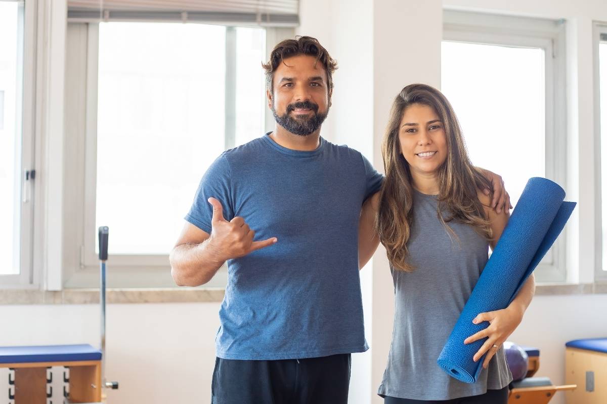 Two friends wearing unisex athleisure trends