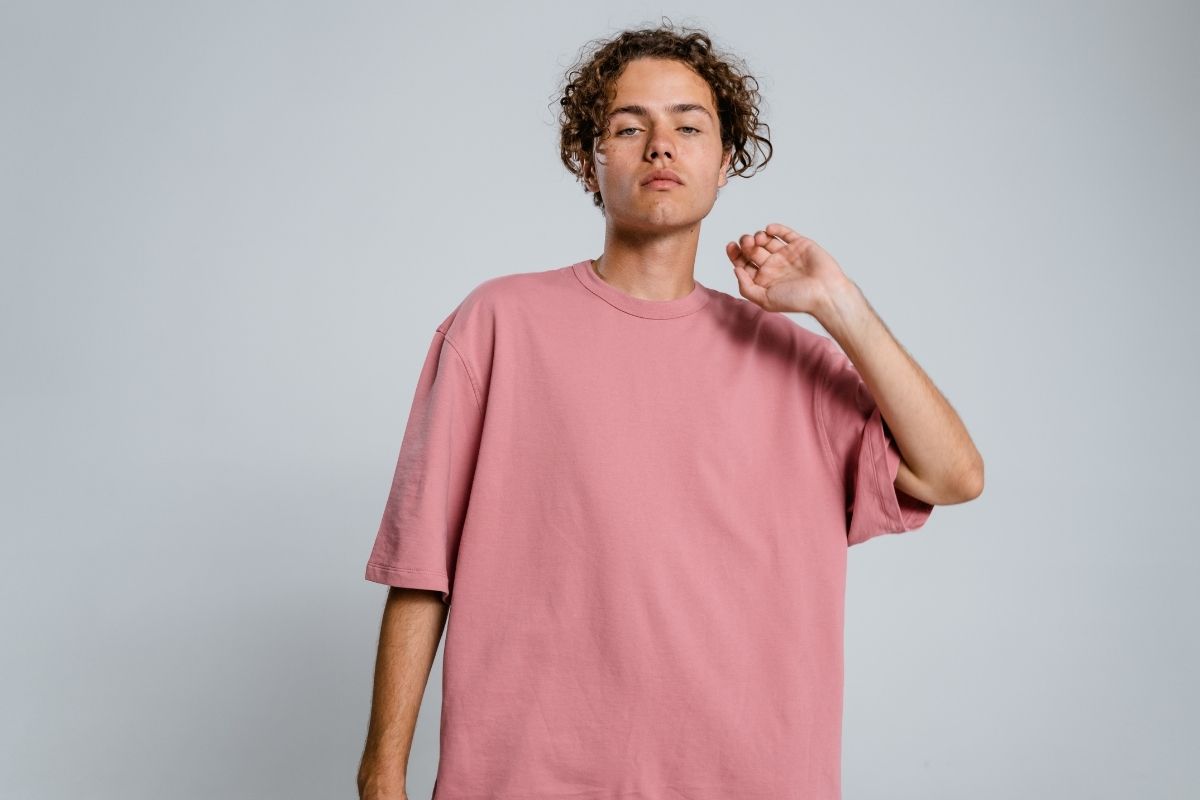 A person is wearing oversized athletic t-shirt